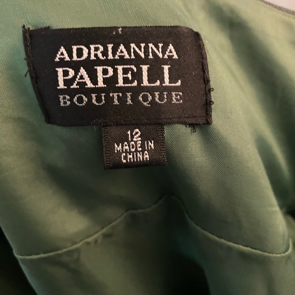 Beautiful green holiday skirt - Picture 2 of 4